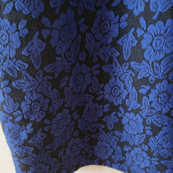 CATO Fashion Blue w/ Black floral botyom stretch  pencil skirt Size M. - Picture 2 of 5
